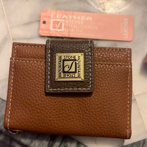Stone Mountain small leather wallet with zipper change pocket